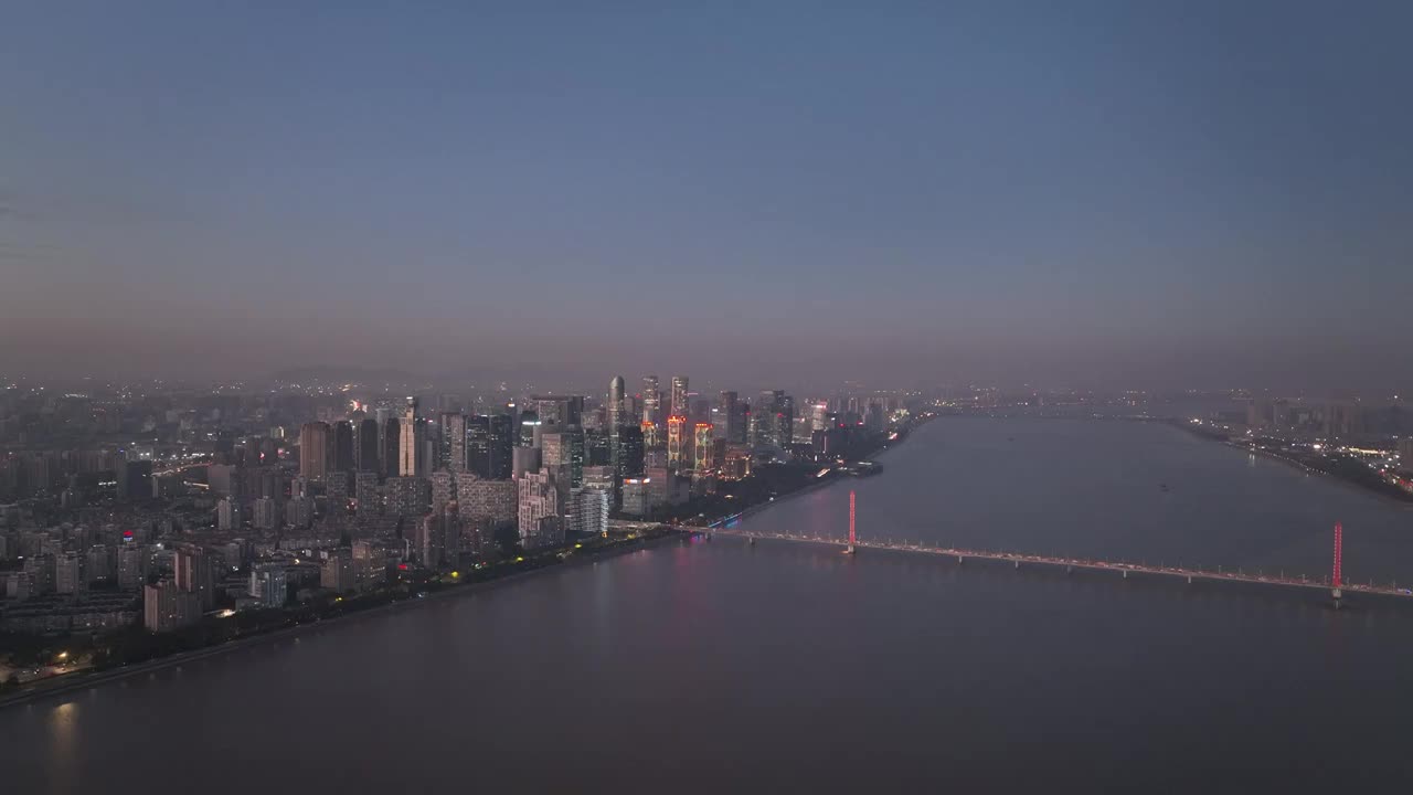 航拍杭州钱塘江畔钱江新城城市天际线夜景视频素材