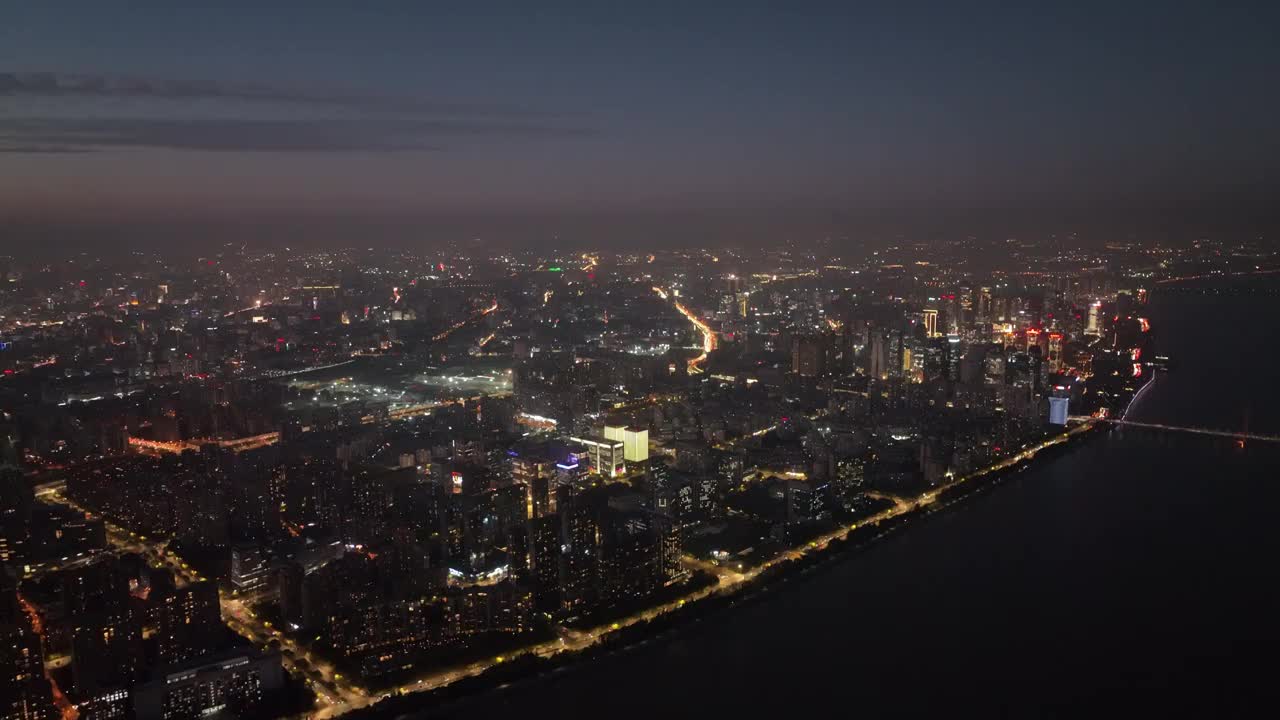 航拍杭州钱塘江畔钱江新城城市天际线夜景视频素材