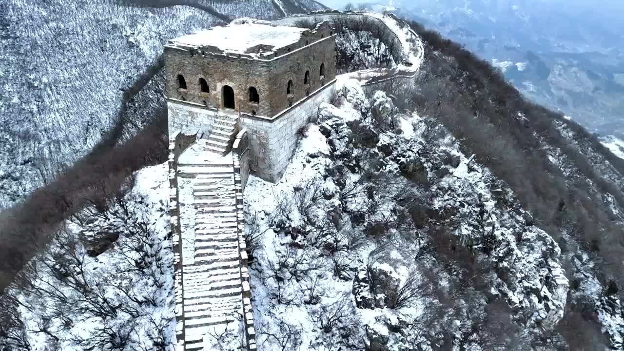 航拍冬季北京箭扣长城雪景视频素材