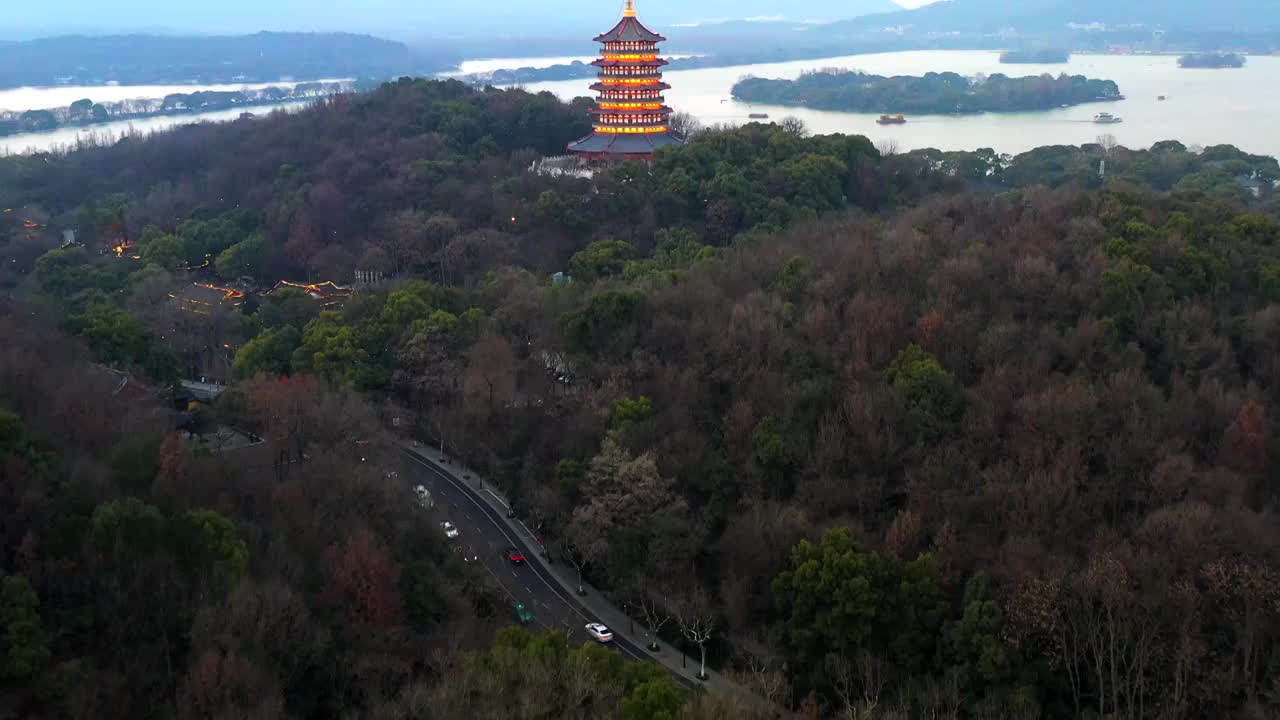 2023年杭州西湖雷峰塔日落航拍视频素材