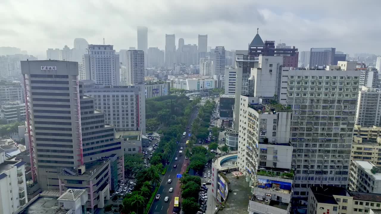 航拍平流雾下的海口市区视频素材