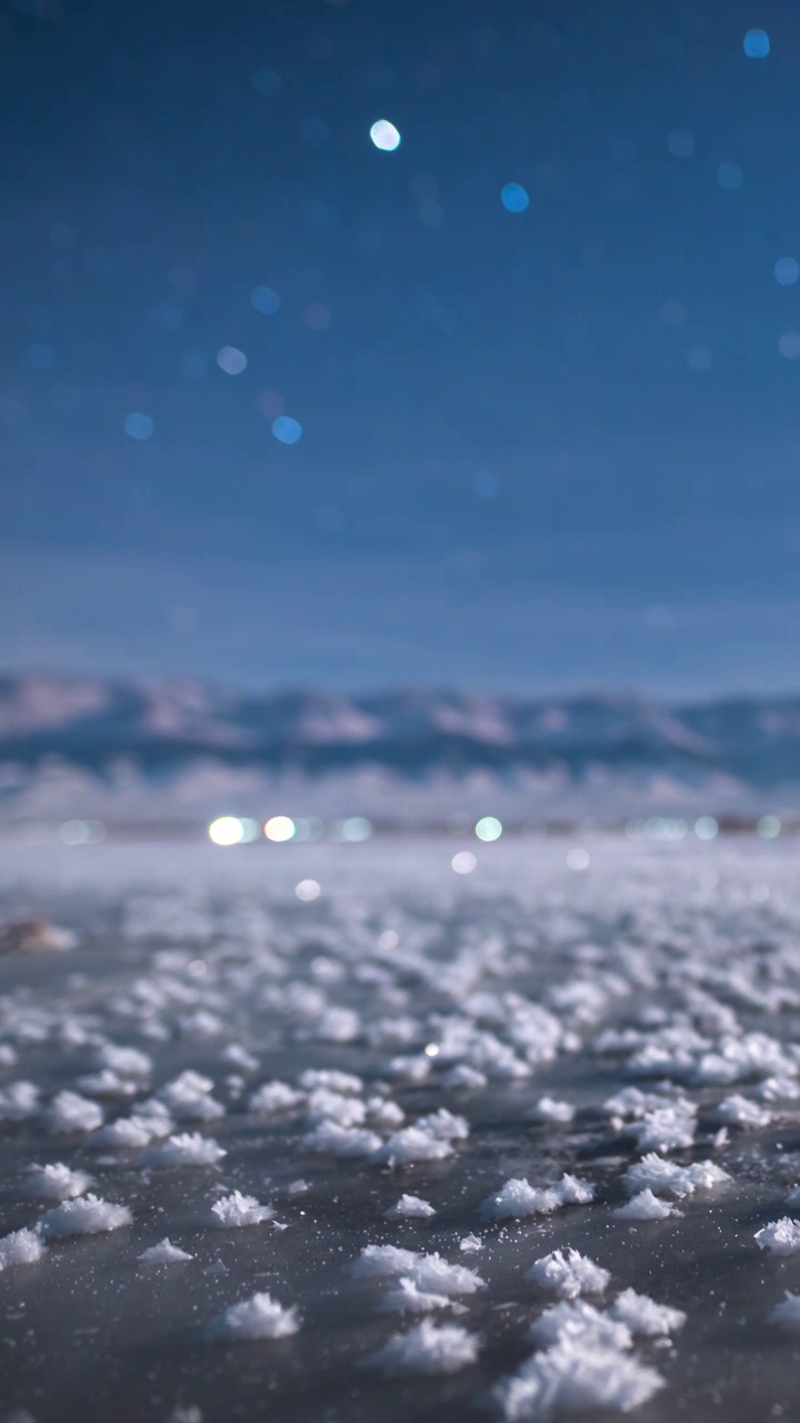 星空延时：天山下高家湖冰雪星夜视频素材