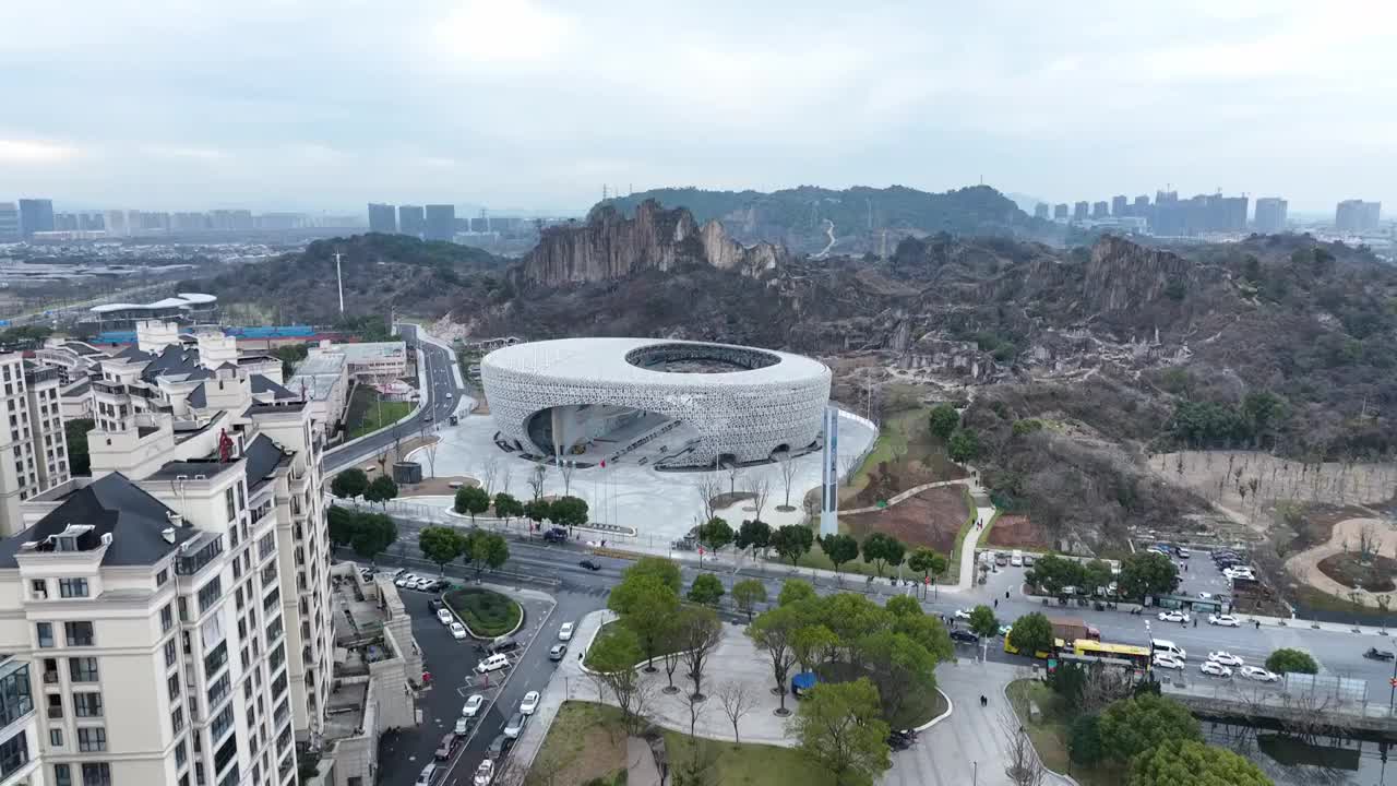 航拍浙江绍兴柯桥羊山攀岩中心亚运体育馆视频素材