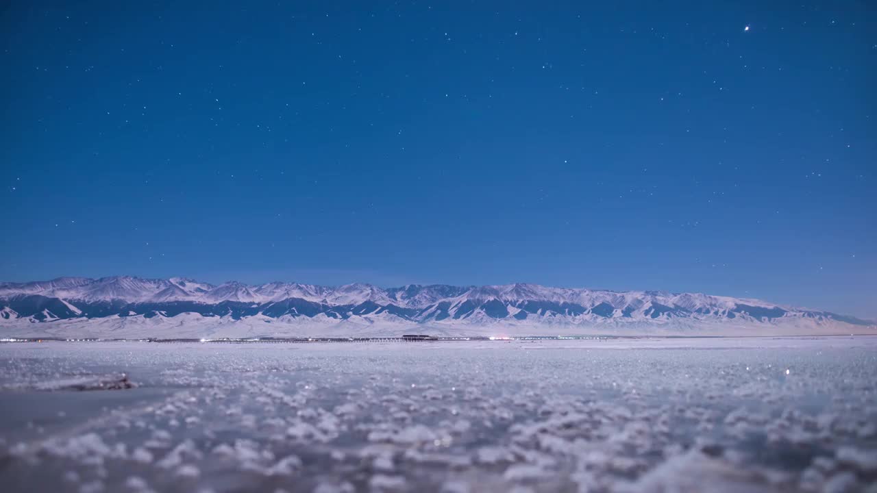 星空延时：新疆哈密高家湖天山与星斗视频素材