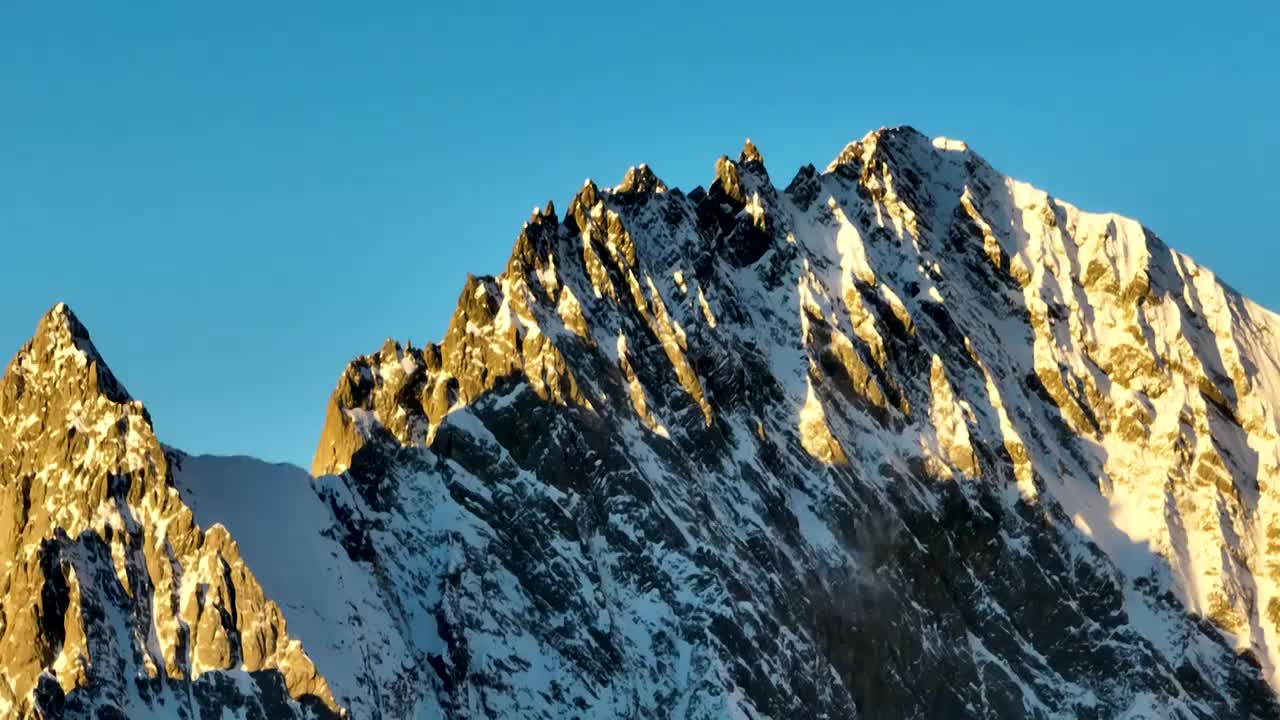 航拍空中远眺云南丽江玉龙雪山日照金山风景视频素材