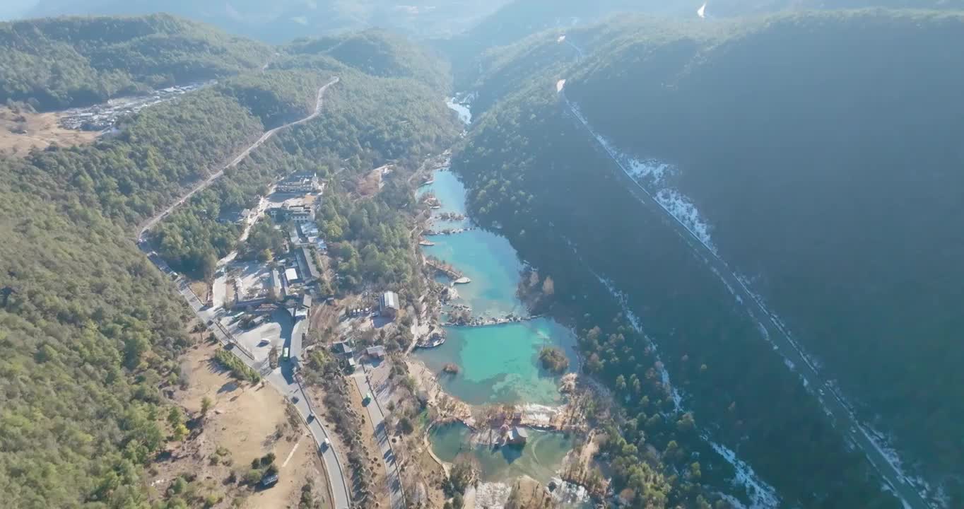 航拍空中鸟瞰云南丽江玉龙雪山下的蓝月谷景区风景视频素材