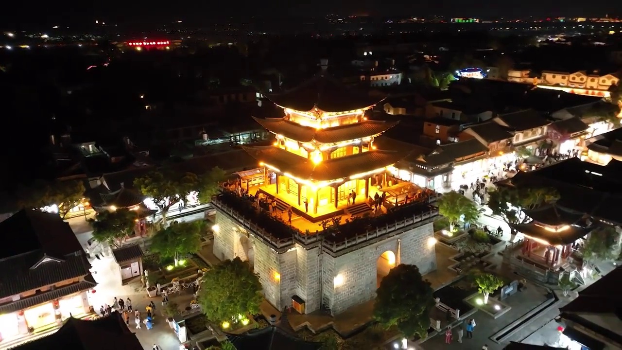 航拍空中鸟瞰云南大理古城夜景风光视频素材