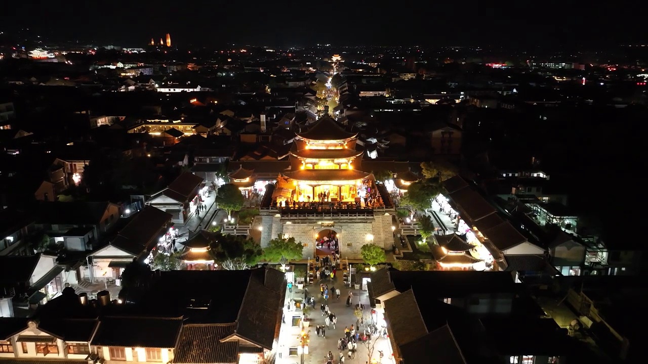 航拍空中鸟瞰云南大理古城夜景风光视频素材