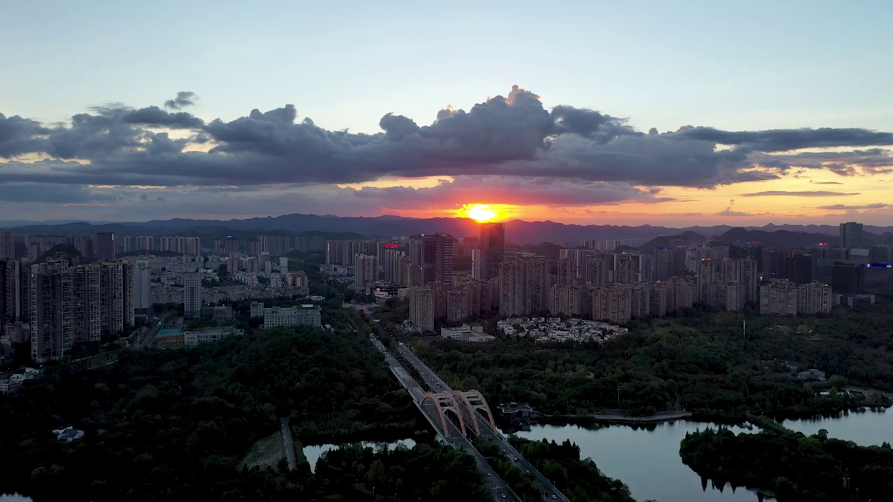 贵州贵阳观山湖大桥日落延时航拍视频素材