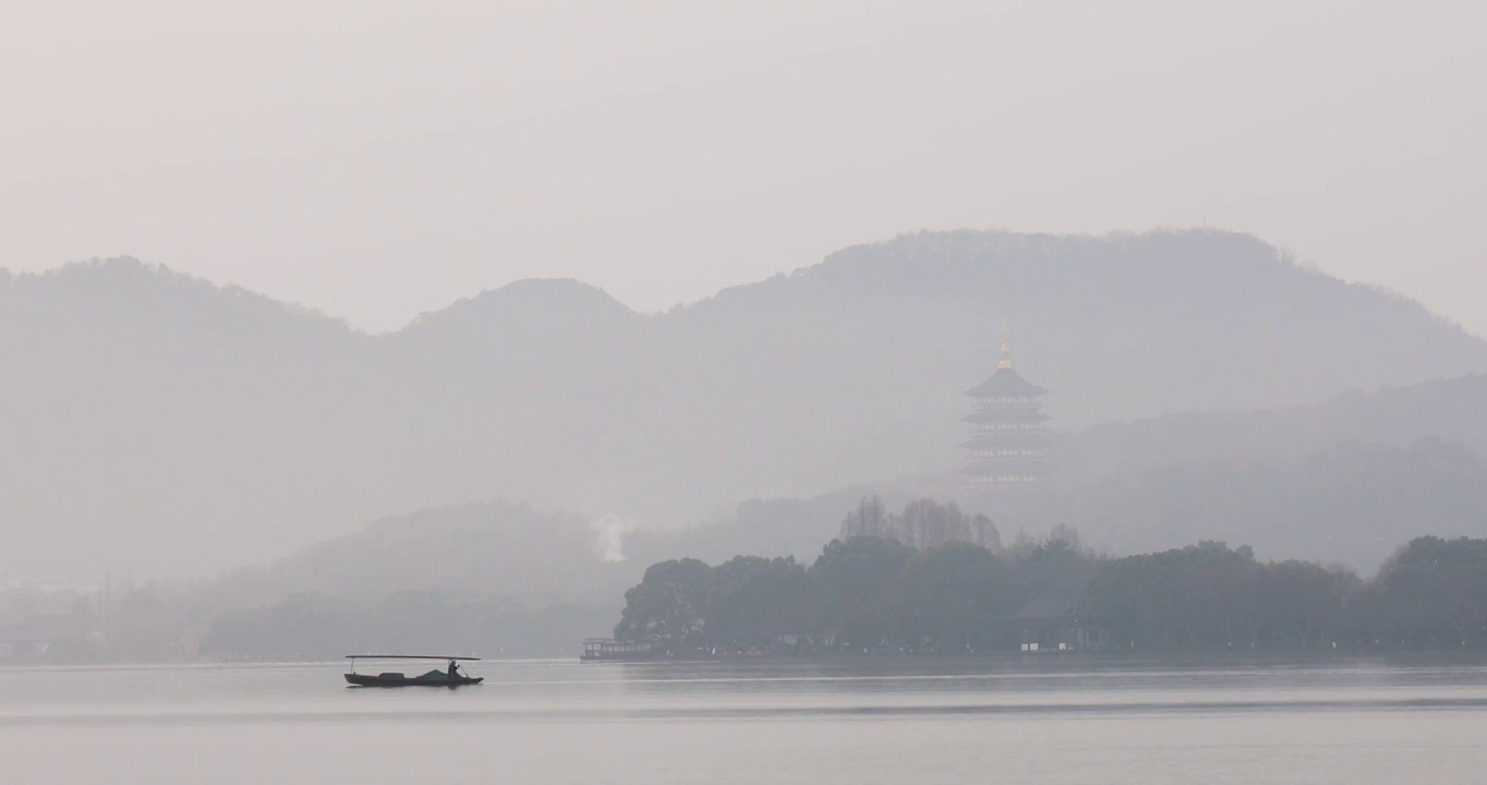 杭州西湖清晨晨雾风光空镜视频素材