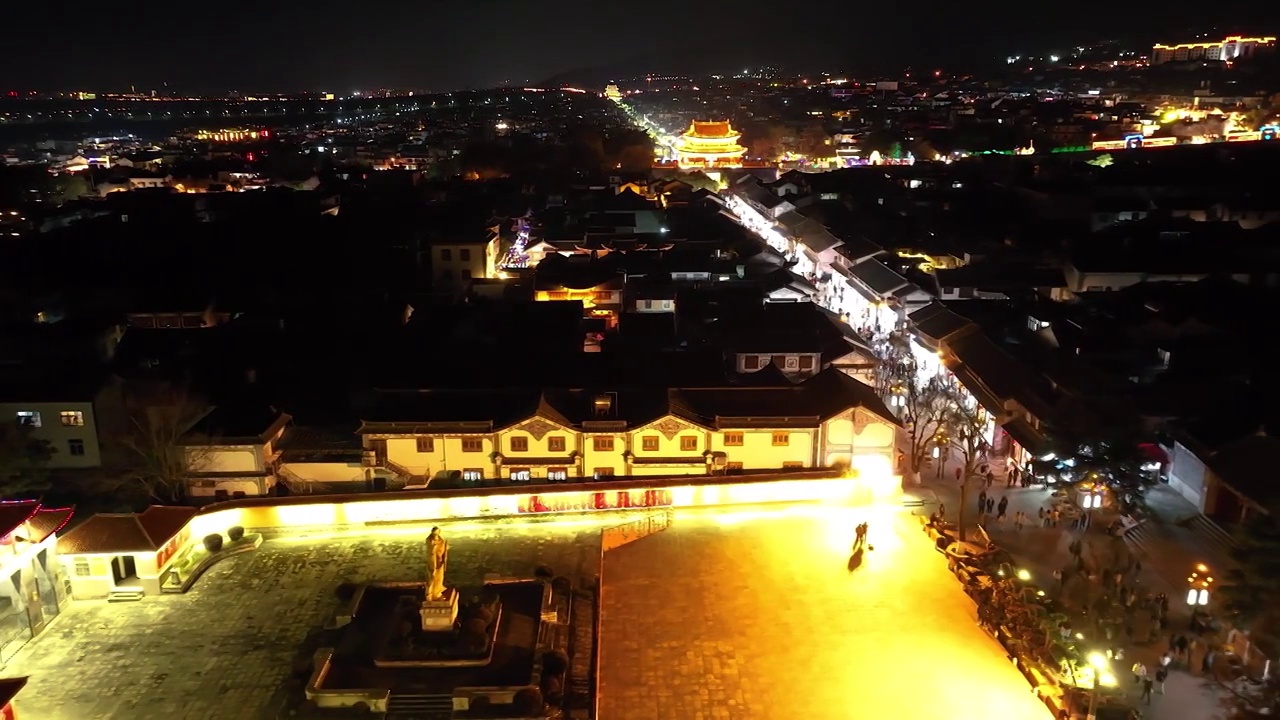 航拍空中鸟瞰云南大理古城夜景风光视频素材