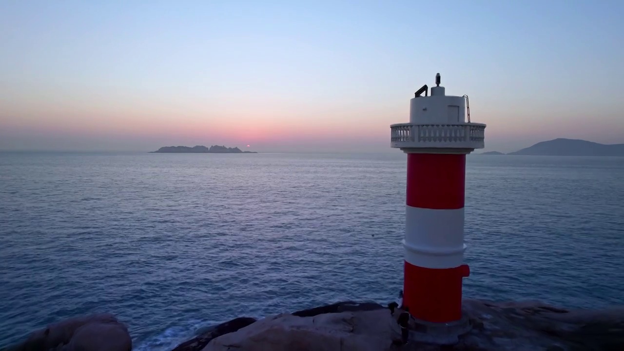 【4K航拍】浙江东极岛庙子湖海岸灯塔视频素材