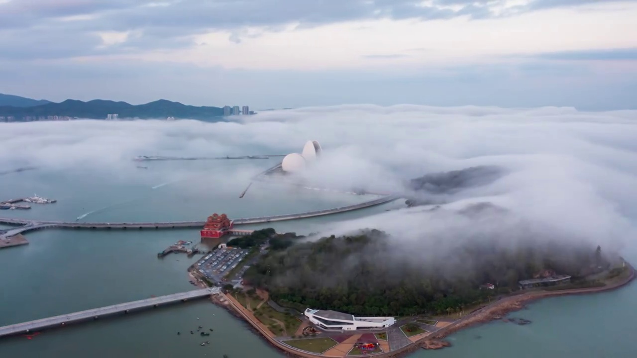 珠海日月贝大剧院平流雾航拍延时视频素材