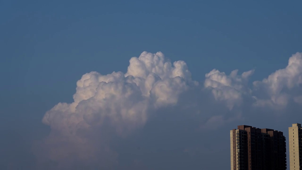 夏日天空积雨云延时摄影视频素材