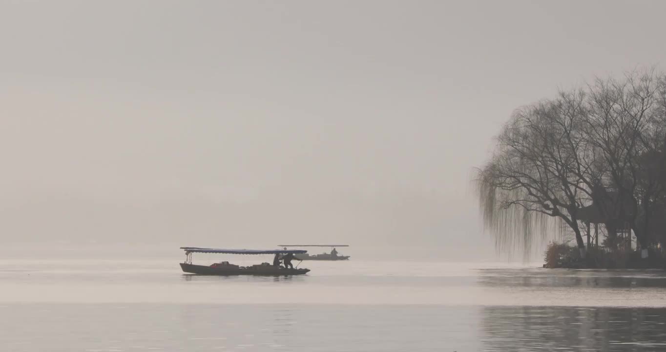 杭州西湖冬季清晨晨雾空镜视频素材