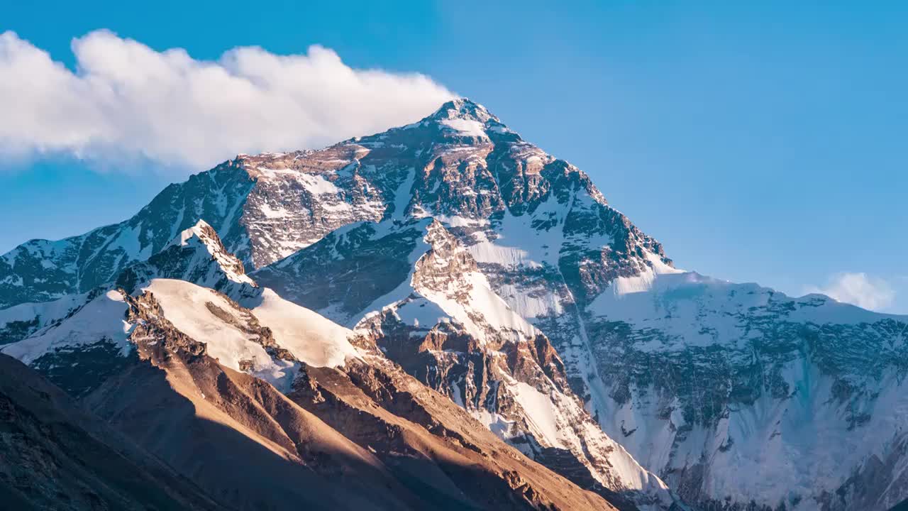 珠峰日照金山 西藏珠穆朗玛峰日落视频素材