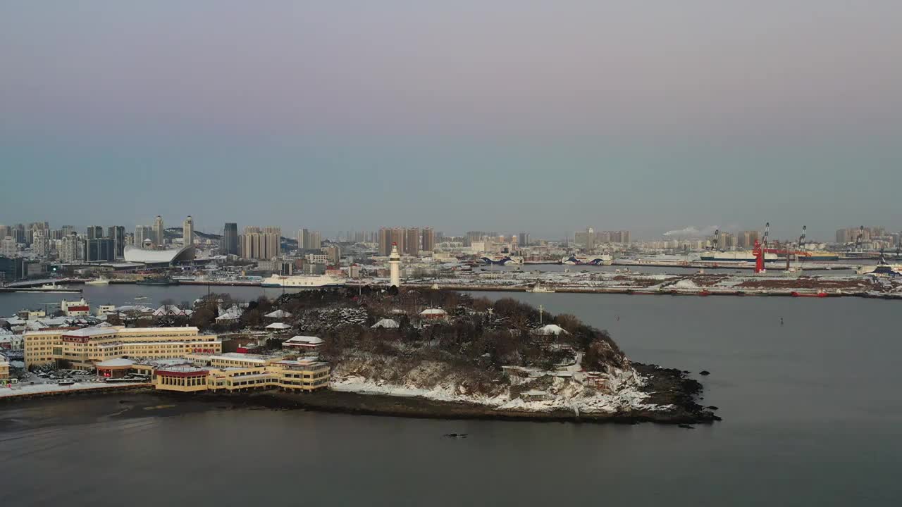 烟台港烟台山日出日落灯塔视频素材