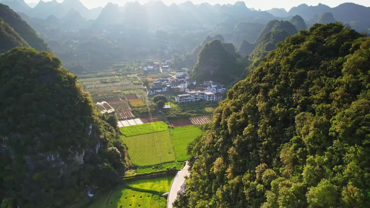 万峰林 秋季农庄稻田居民住宅视频素材