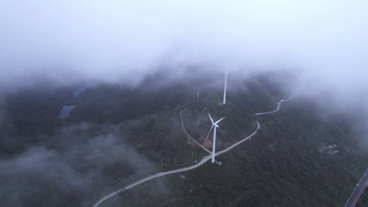 航拍宁波衢山岛风车云海视频下载