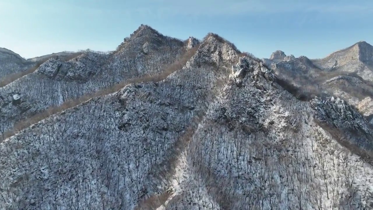 北京大雪后的箭扣长城视频素材