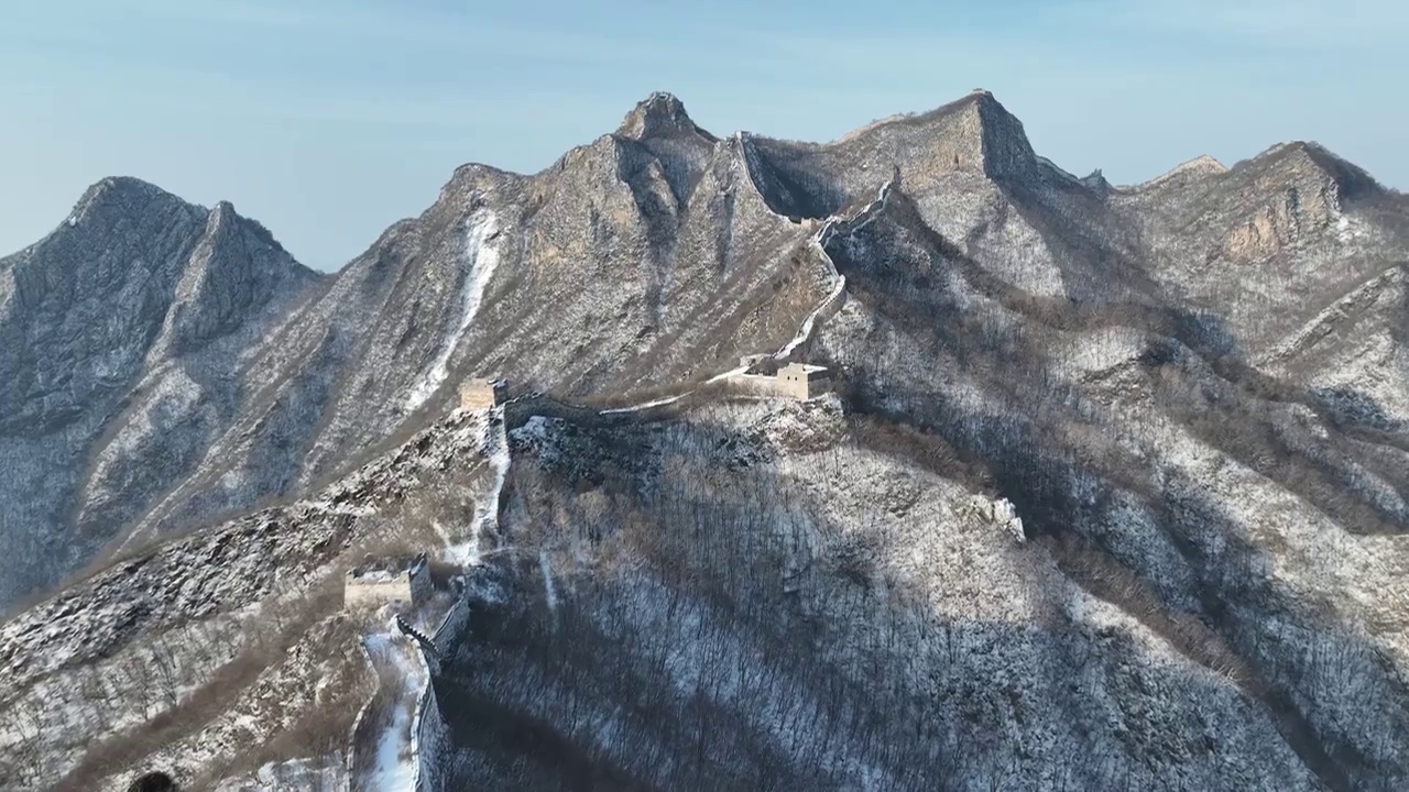 北京大雪后的箭扣长城视频素材