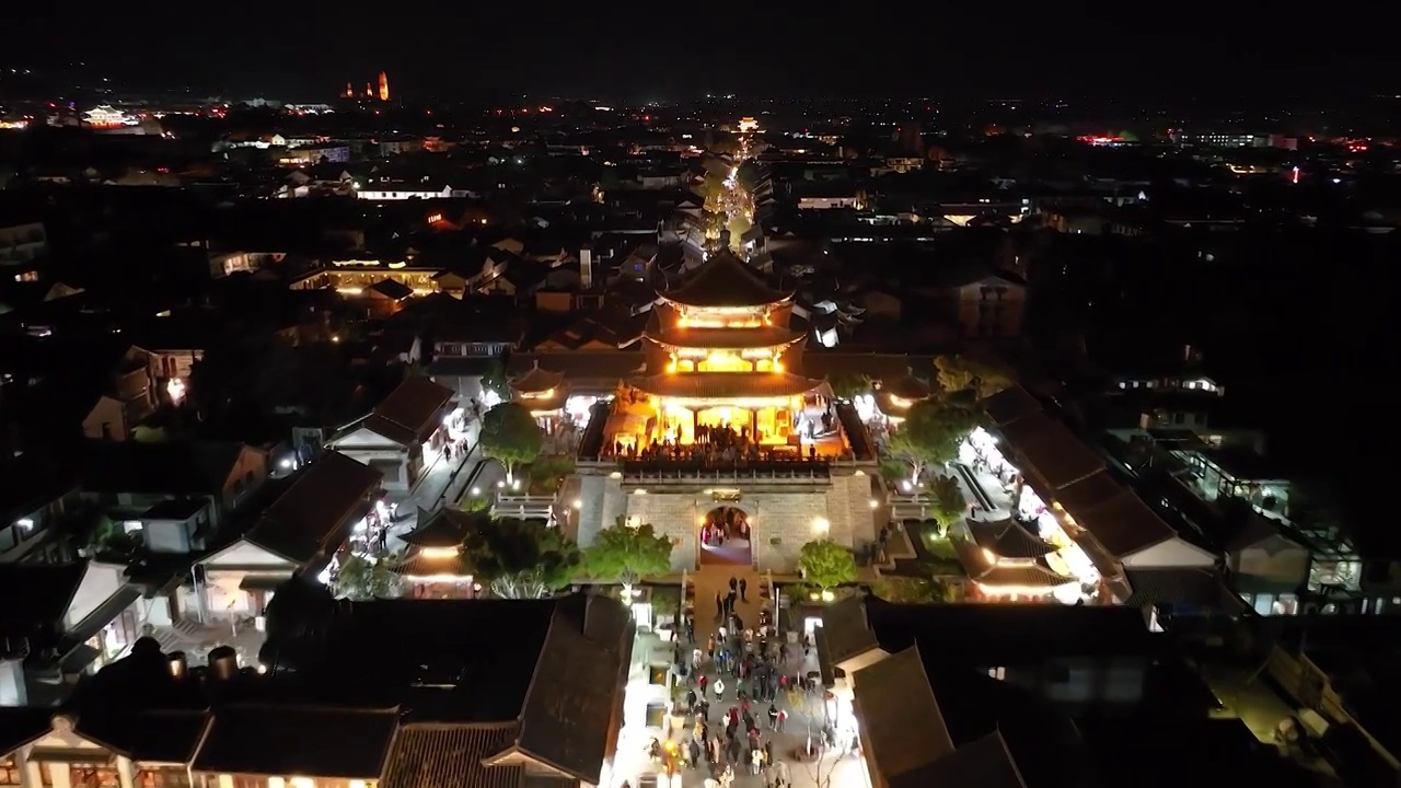 航拍空中鸟瞰云南大理古城夜景风光视频素材