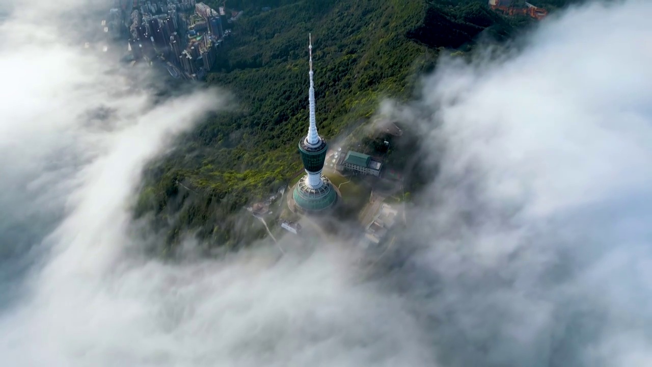 航拍雾漫深圳梧桐山视频素材