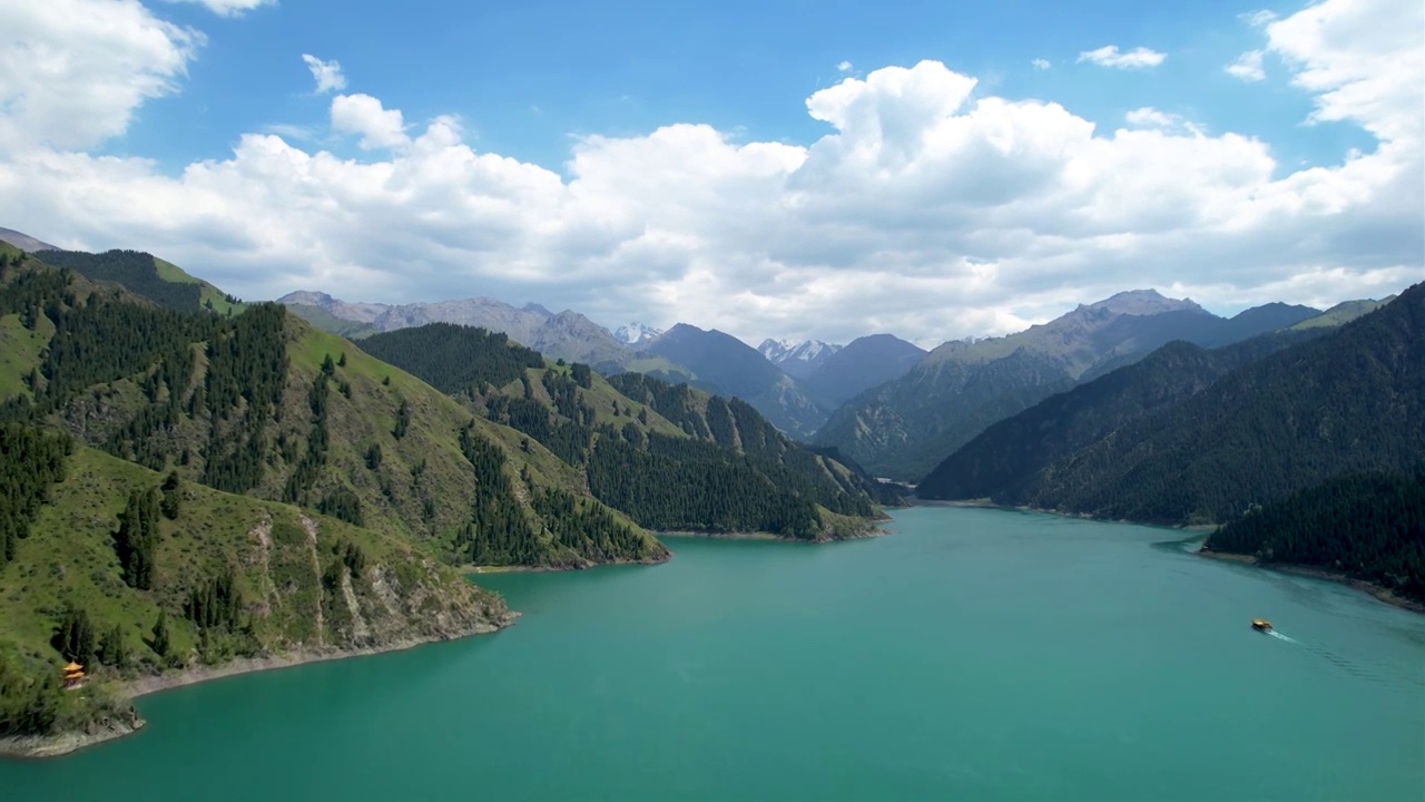 新疆天山天池淡水湖夏季自然风光航拍视频素材