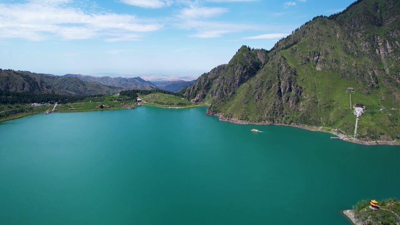 新疆天山天池淡水湖夏季自然风光航拍视频素材