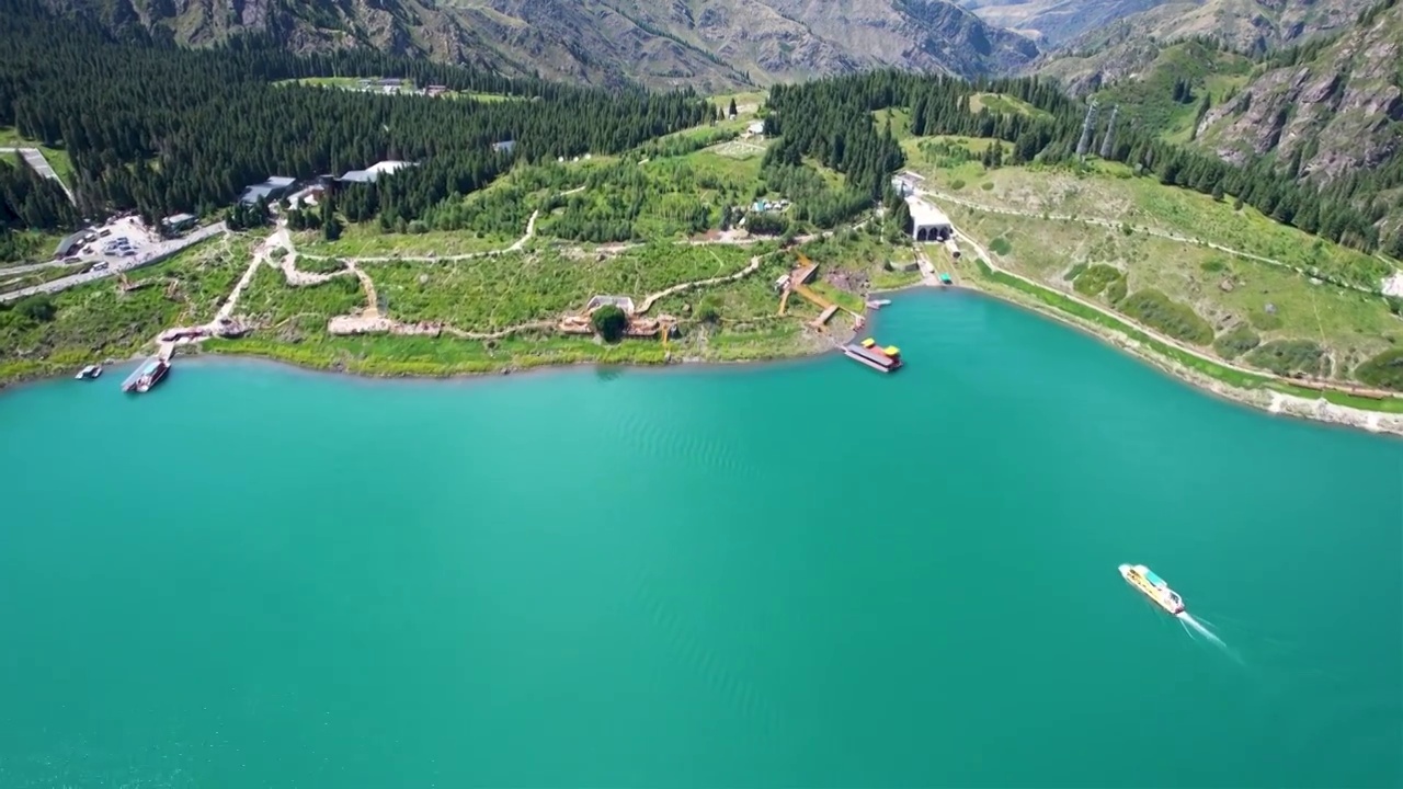 新疆天山天池淡水湖夏季自然风光航拍视频素材