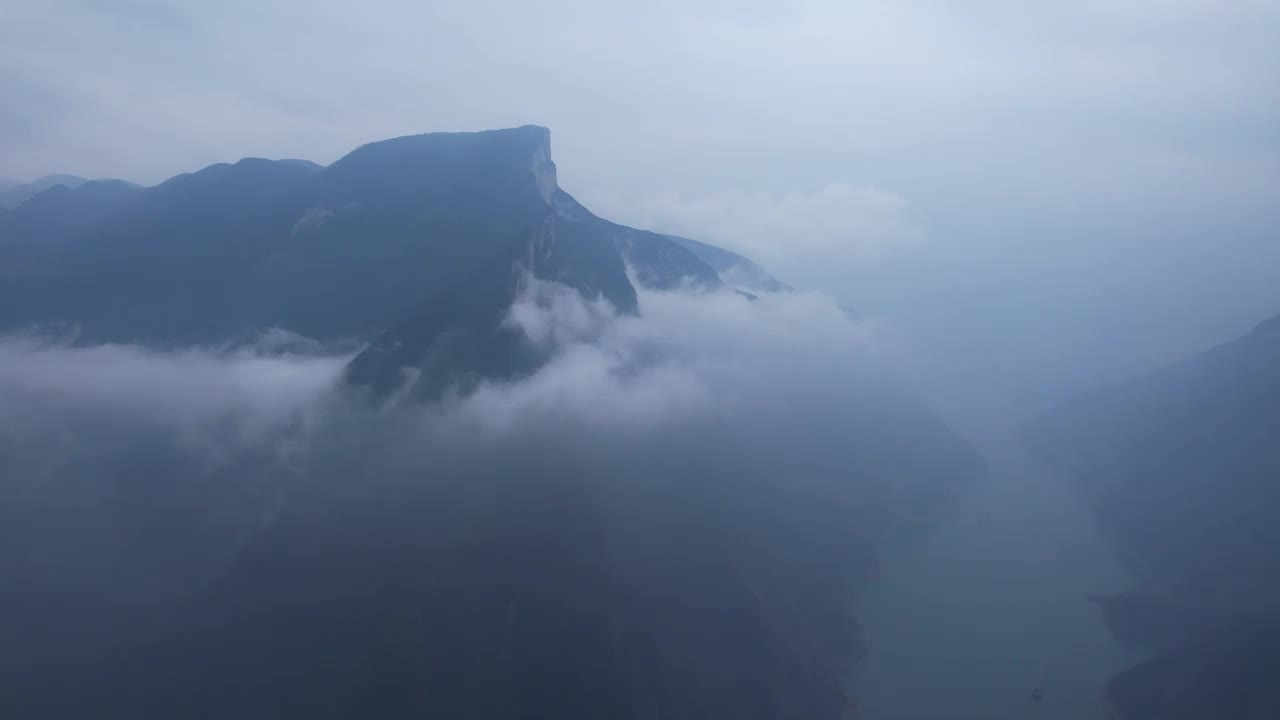 重庆奉节长江三峡之巅祖国大好河山云雾缭绕视频素材