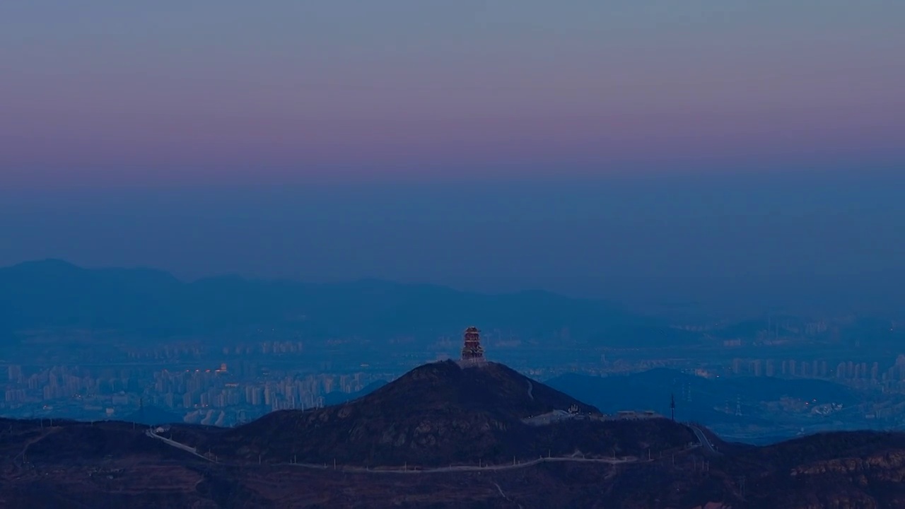 航拍北京傍晚定都峰及城市风光延时视频素材