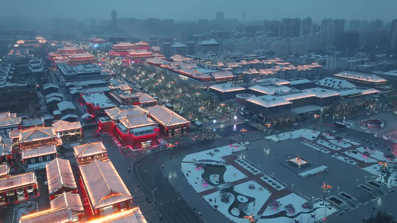 航拍西安大雁塔大唐不夜城大气雪景夜景城市风光视频素材