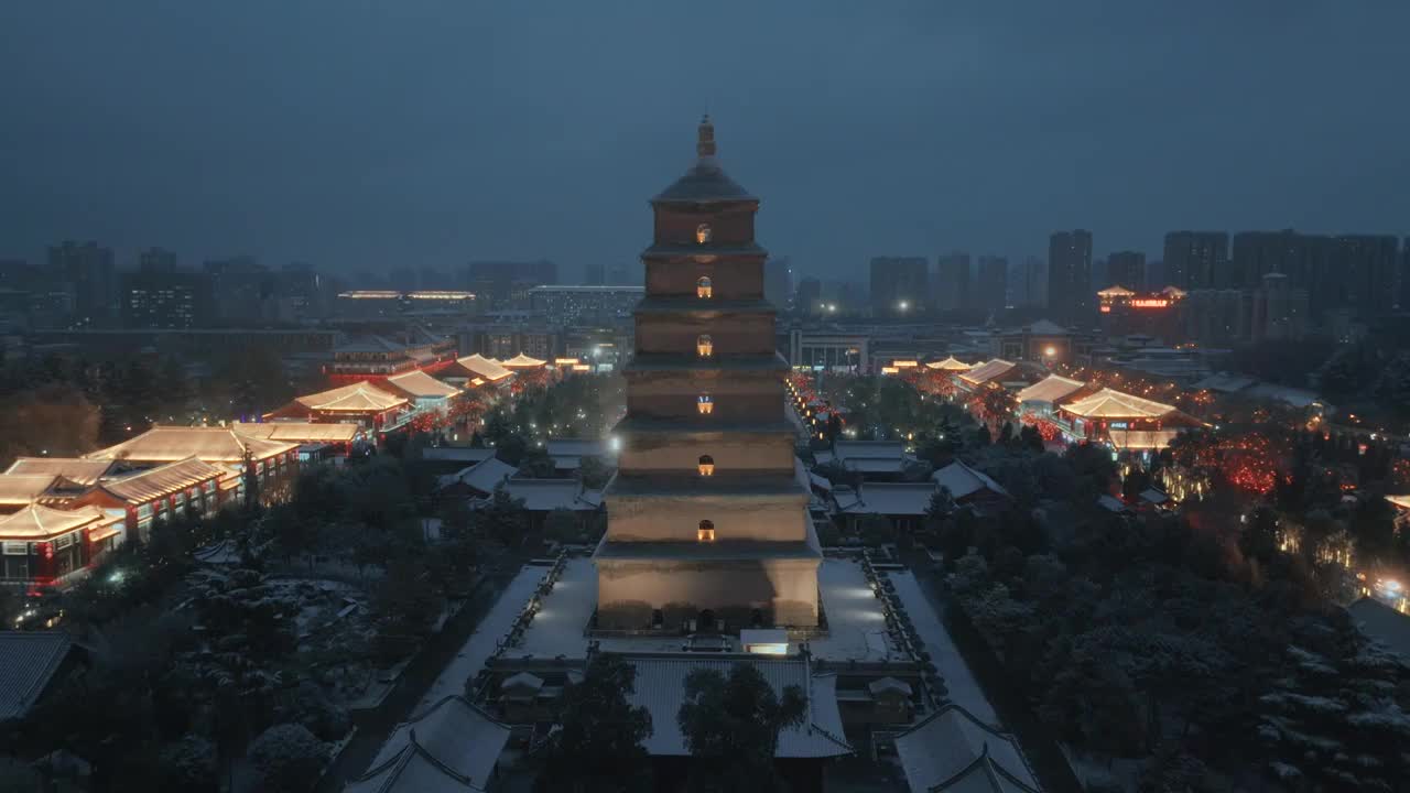 航拍西安大雁塔大唐不夜城大气雪景夜景城市风光视频素材