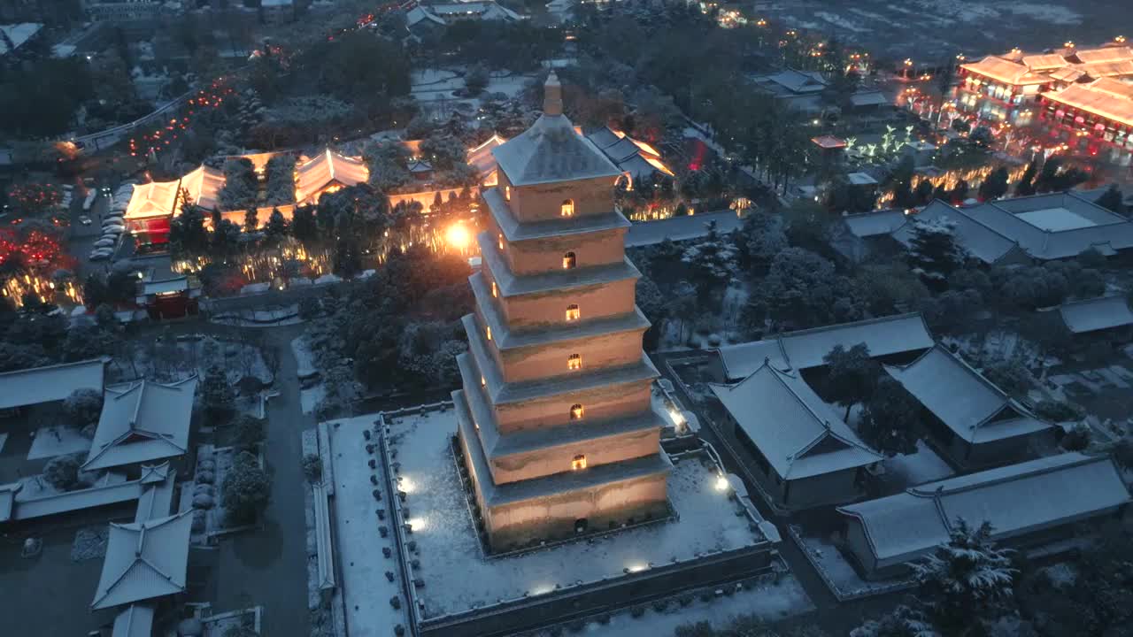 航拍西安大雁塔大唐不夜城大气雪景夜景城市风光视频素材