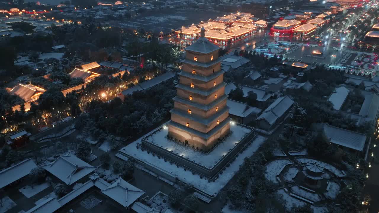 航拍西安大雁塔大唐不夜城大气雪景夜景城市风光视频素材