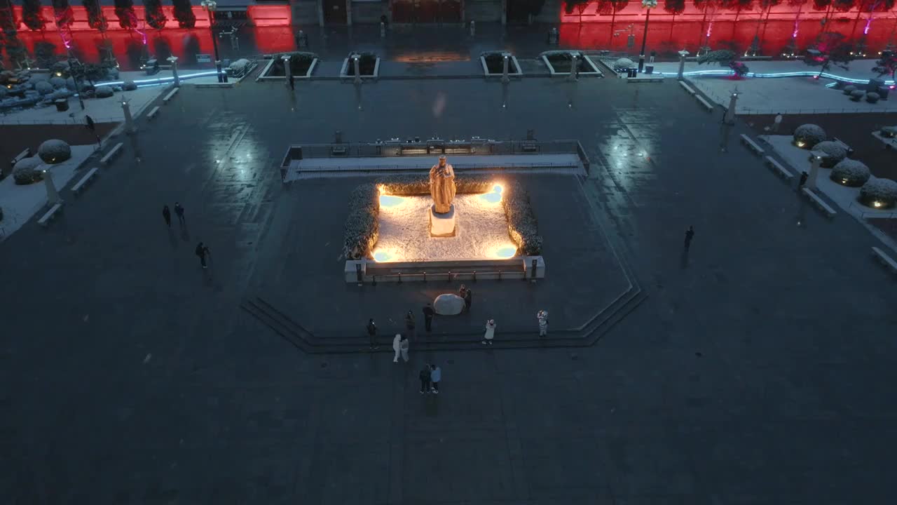 航拍西安大雁塔大唐不夜城大气雪景夜景城市风光视频素材