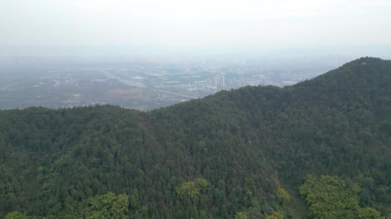 航拍重庆：沙坪坝缙云山后面的大学城视频素材