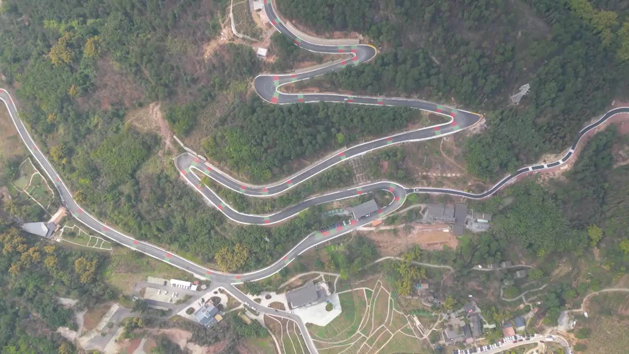 航拍重庆：沙坪坝丰文街道三河村的盘山公路视频素材