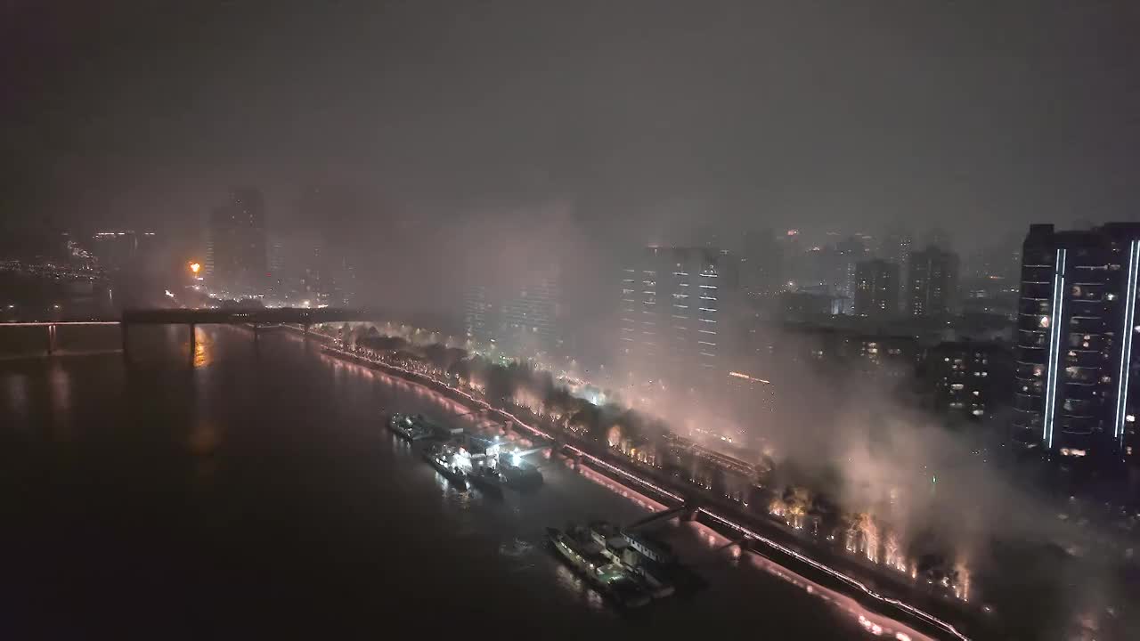 元宵节烟雨温州 放烟花视频素材