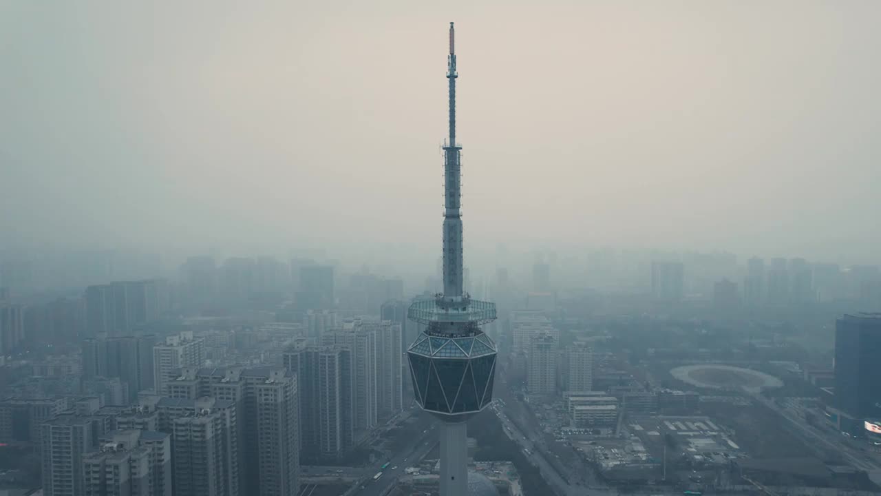 航拍雾霾中的陕西广播电视塔视频素材