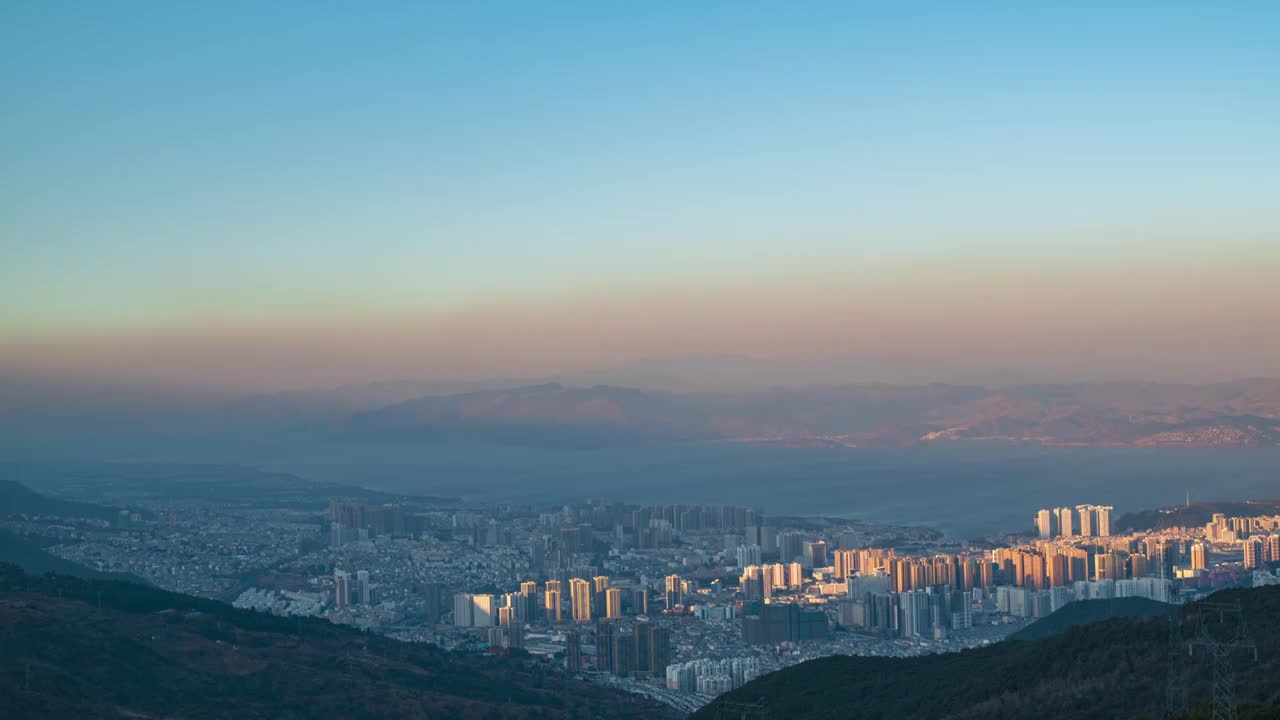 云南大理高视角城市风光和洱海日落日转夜延时摄影视频素材