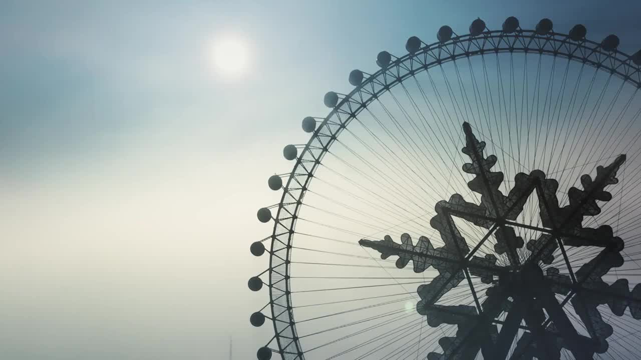 4K60帧哈尔滨冰雪摩天轮平流云雾航拍视频素材