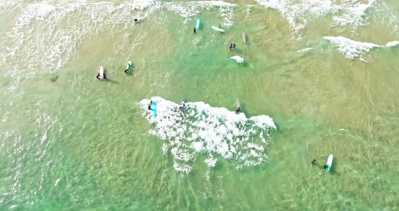 海南万宁冲浪胜地日月湾海边沙滩航拍风景视频素材