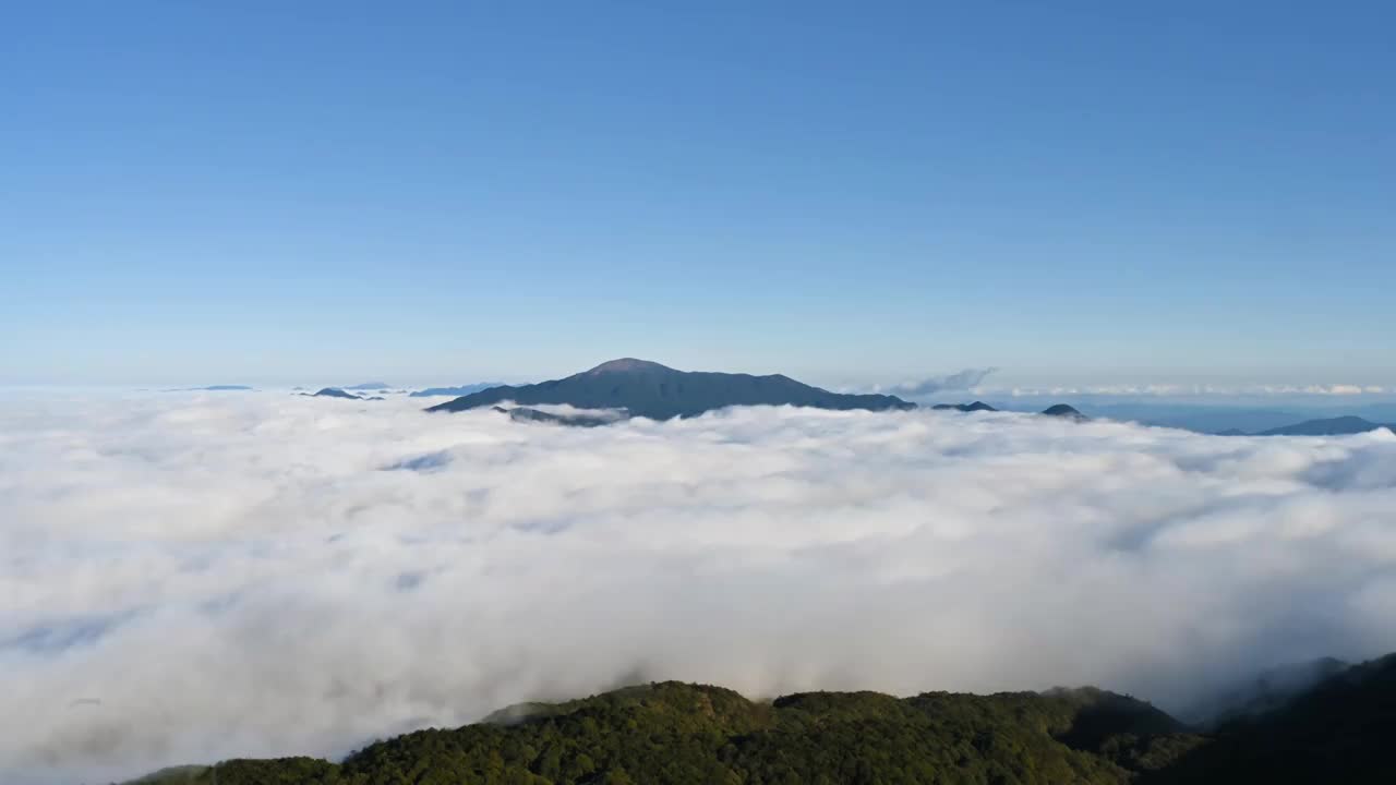 云海蓝天高山顶耸入云日出太阳航拍延时穿云视频素材