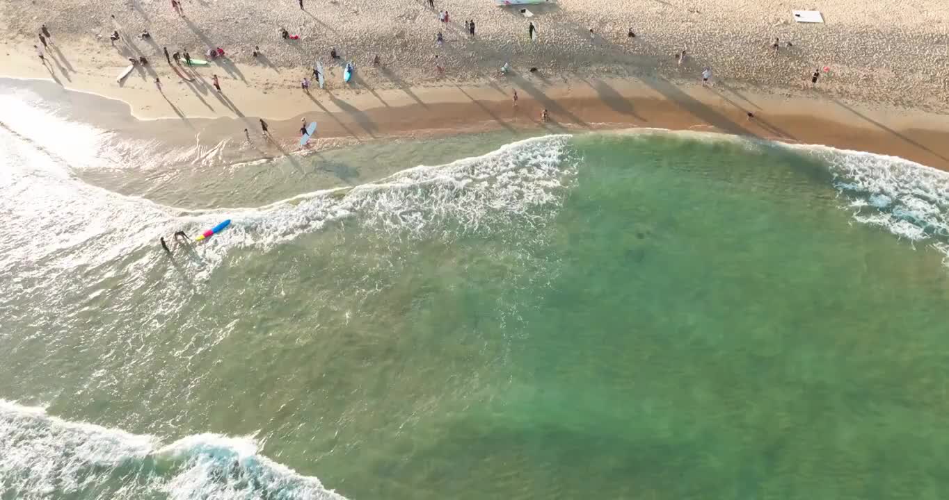 海南万宁冲浪胜地日月湾海边沙滩航拍风景视频素材