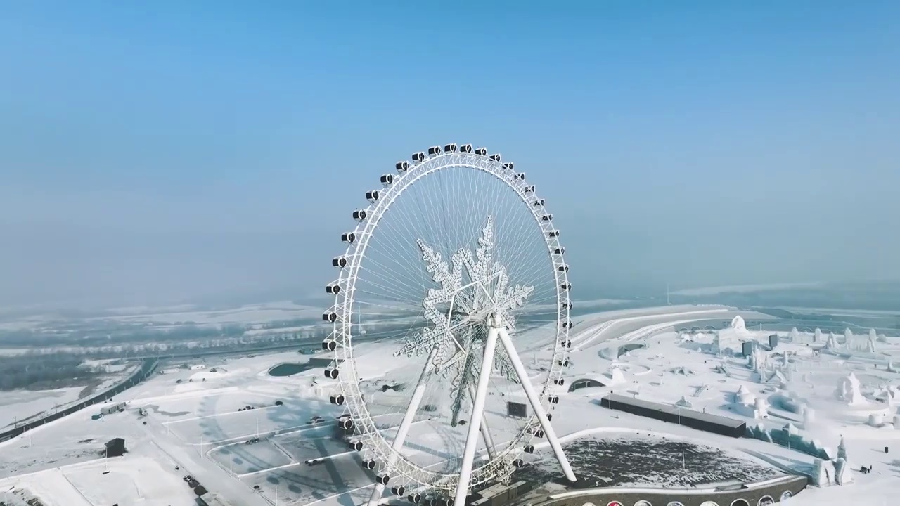 4K60帧哈尔滨冰雪大世界冰雪摩天轮航拍视频素材