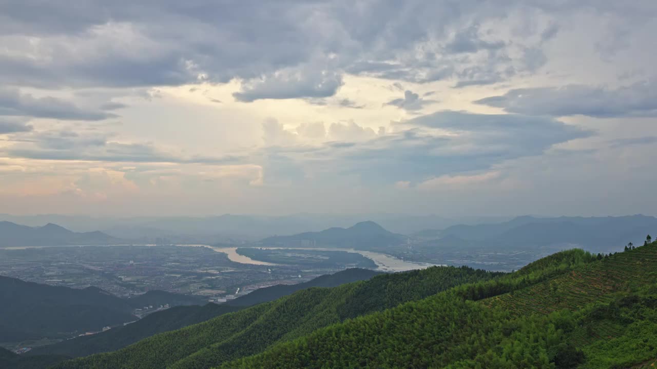 杭州富阳安顶山眺望富春江新沙岛视频素材