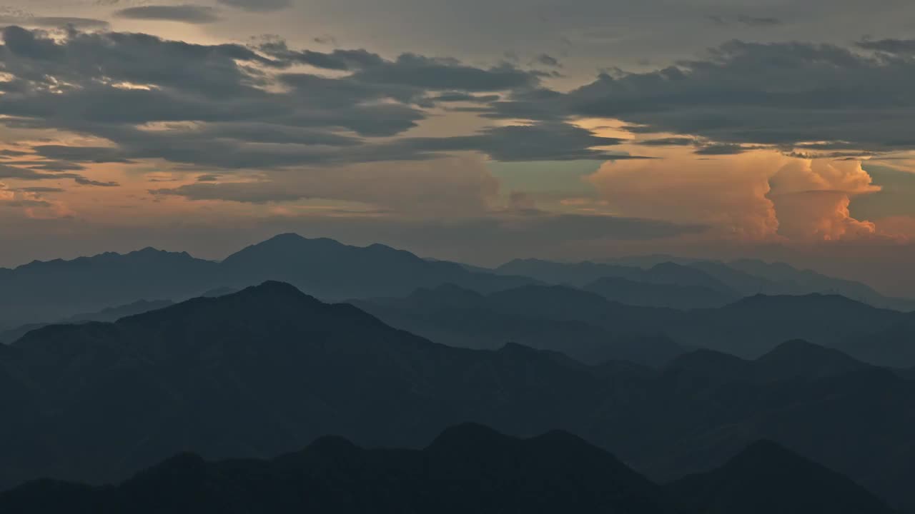 杭州富阳安顶山山川夕阳荚状云延时视频素材