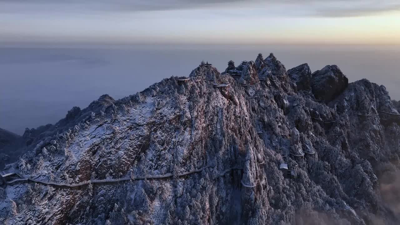 洛阳老君山伏牛山雪后大气云海航拍景观视频素材